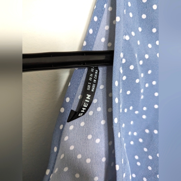 SHEIN Ruffle Armhole Shirred Hem Polka-dot Top - Picture 3 of 4